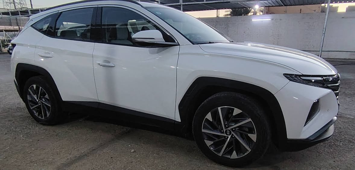 توسان 23 خليجي ماشية ٤٤ مكفولة من الصبغ والتبديل رقم انگليزي السعر ٢٠٠٩ وبيها مجال بسيط سيارة جديدة  للاتصال ***********
