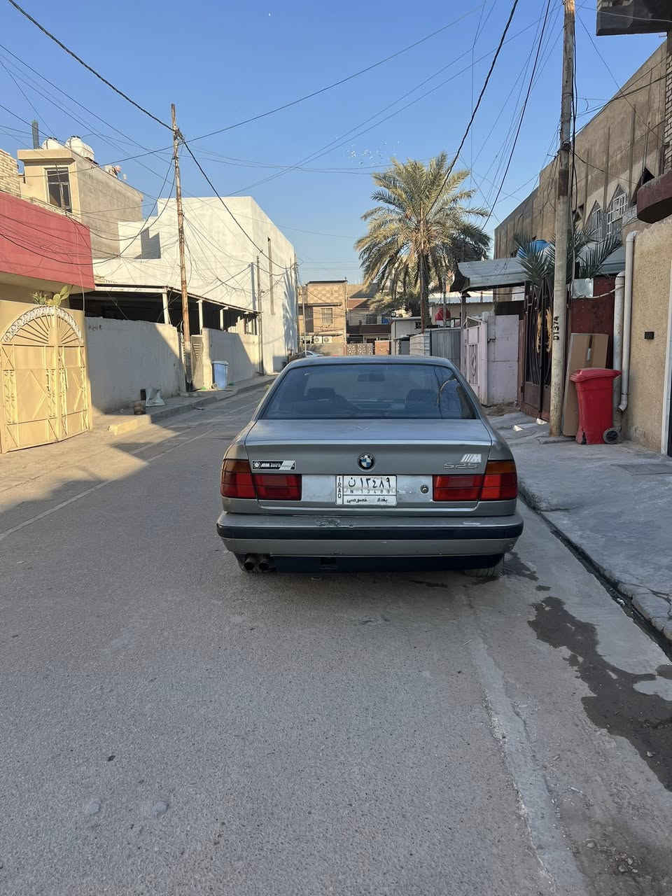 للبيع BMW موديل 1988 بأسمي سنوية مجددة لل2027  مكينة وگير مجفتات تجفيت كامل جديد صدر امامي خلفي وگاردن وصلنصا كله معمر كهربائيات شغالة والگشر مثل ماموضح بالصور بس جراد قليل بالبنيد ب41ورقة وبيها مجال  مكاني بغدادالدورة شارع 60 رقم موبايل ***********-***********
