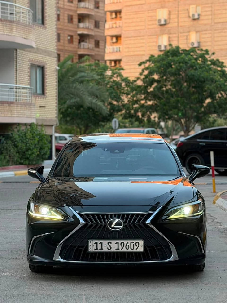 السلام عليكم ورحمة الله وبركاته 🌺

Lexus Es 350 platinum sas 

للبيع خليجي وكالة ساز العراق فول مواصفات 
موديل 2023 مواصفات بلاتينيوم تجي اعلى مواصفات بالخليجي وابرز مواصفاتها 
————————————————
. موديل ٢٠٢٣ 
. مكينة بانزين 3500 ستة سلندر ✈️
. بانوراما 
. 5 بردات - خلفيه كهرباء 
. تحكم تجوه خلفيه 
. سستم صوت (Mark Levinson)🔥
. كشنات كهرباء + تبريد 
. حساسات امامي خلفي 
. ترحيب لكزز ضوئي 
. مري شفط + قلاب 
. رادارات + نقطه عمياء 
. ويل كروم عليه تخم تاير جديد (Kumho)
. شحن وايرليس 
. ستيرن كهرباء 
. خزن ميموري وضعيات جلوس 
. شاشه ابل كار بلي 
——————————
شباب السيارة فول مواصفات بلاتينيوم 
ونظيفة جداً وسيرفس جديد من فلاتر من دهن من تايرات جاهزة على اخر ، بصمات ٢ 
كاعيات شركة وعده وجنطه مال لكزز 
ماشيه ١٠٠ الف كيلو ، مكينه وكير وصدر وتبريد كله مكفول وكاله 
السيارة بدون حادث وبدون صبغ وبدون اضرار 
فقط pdr بسيط بالباب والدعاميه الخلفيه بيه رش تقريباً نص ، اما باقي التفاصيل السيارة جديده ومقدماً شايف الخير الياخذهة واسف ع الاطالة لكن يجب التوضيح 
والسعر جداً مناسب ماعتقد اكو خليجي وبدون ضرر وفول بلاتينيوم بهذا السعر 

* ملاحظة / رقم بغداد بأسمي 
* ⁠هزة وفحص جديد 
مكان السيارة بغداد / حي الجامعة او اليرموك

السعر 315 $ ورقة وبي مجال بسيط 💵

للاستفسار   *********** ☎️
