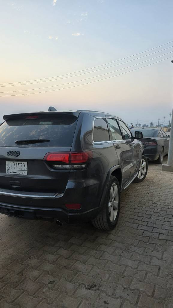 السلام عليكم للبيع او المراوس حسب القناعه
جیب کراند شیروكي بلاك توب موديل 2015 موصفات البلاك توب فتحه شاشه - كبيره - كشنات كنتاره - جنطه كهرباء ..... وبعد هواي مواصفات 

السياره بيها صبغ ٥ قطع 3 مال الحادث جاملغات وبنيد مثل ما موضح بصوره الحادث وقطعتين باب وجاملغ خلفي جهه السايق اثر دراجه انصبغن  بس معجون شويه بالباب

السياره باسمي تحويل ثاني يوم
 ال ١٥ يشتغل على البانزين العادي للي ميعرف مو مثل ال ١٦ وفوك لان محرك امريكي رخيص مو ايطالي غالي ويريد بانزین محسن

نواقصها بسيطه ربل مكينه ( دجات مكينه) شويه بالحداديه  السعر ١٧٥ وبي مجال مكاني البصره الاربع شوارع 

*********** البصرة, العراق
