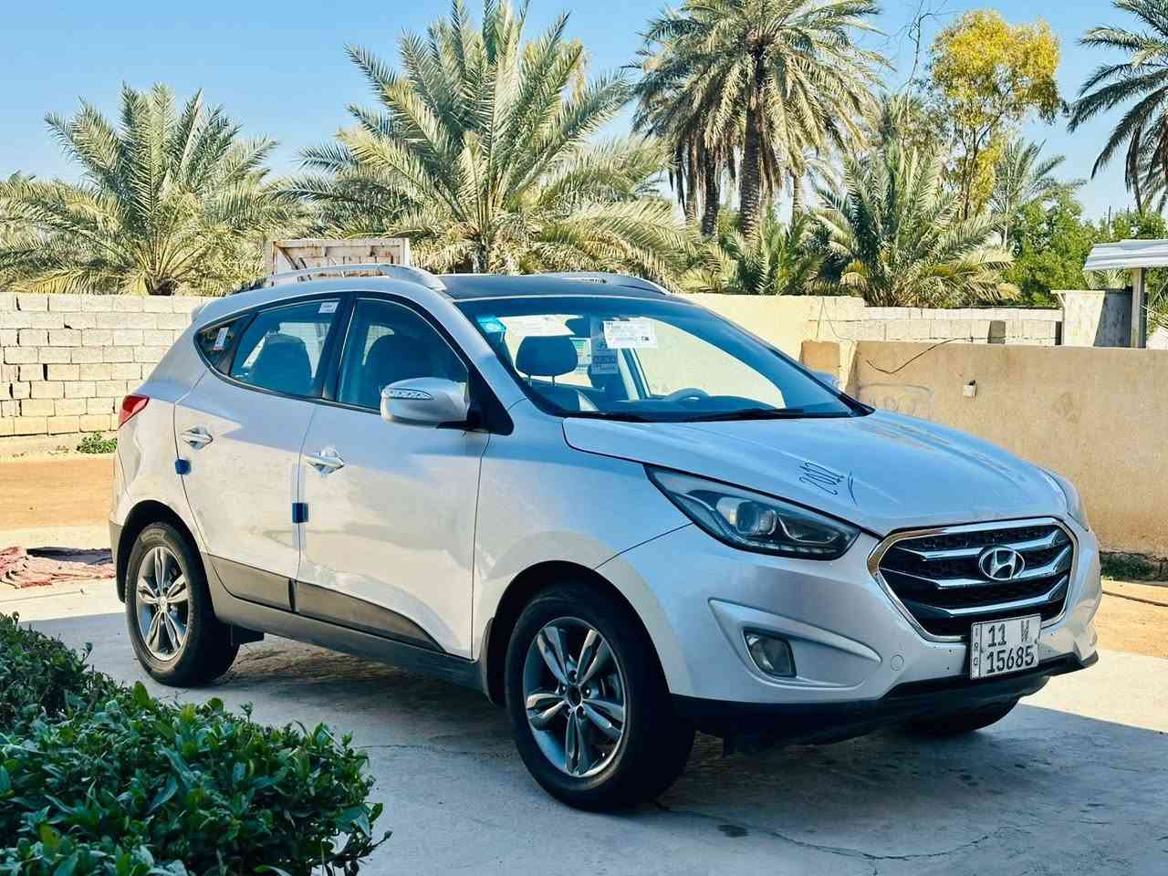 السلام عليكم 

توسان 2012 وارد امريكي بيها قطعتين صبغ جاملق و باب 

مكينه و كير كفاله حجم 2400 دوش 

ماشيه 160 ميل 

تخم تاير و صدر خلفي امامي كله جديد. 

شاشه و كامره و كروز سرعه و نضام ايكو 

جلد و نضام نحدار  اني شاد منضومه غاز 118 بيها مجال شراي *********** مكان بغداد
