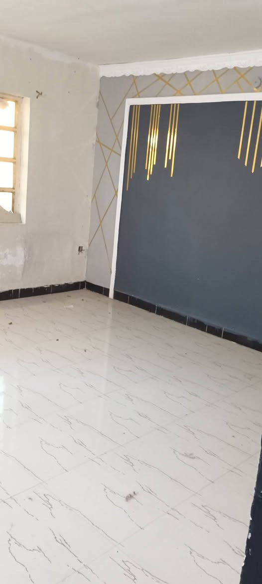 الدار للايجار المساحه 200م طابقين 4نوم صاله مطبخ كليدور مجمع صحيات فوك وجوه حي الصحه خلف المسبح السندباد قريب الشارع جداا مبلغ الايجار 500 للاستفسار ***********
