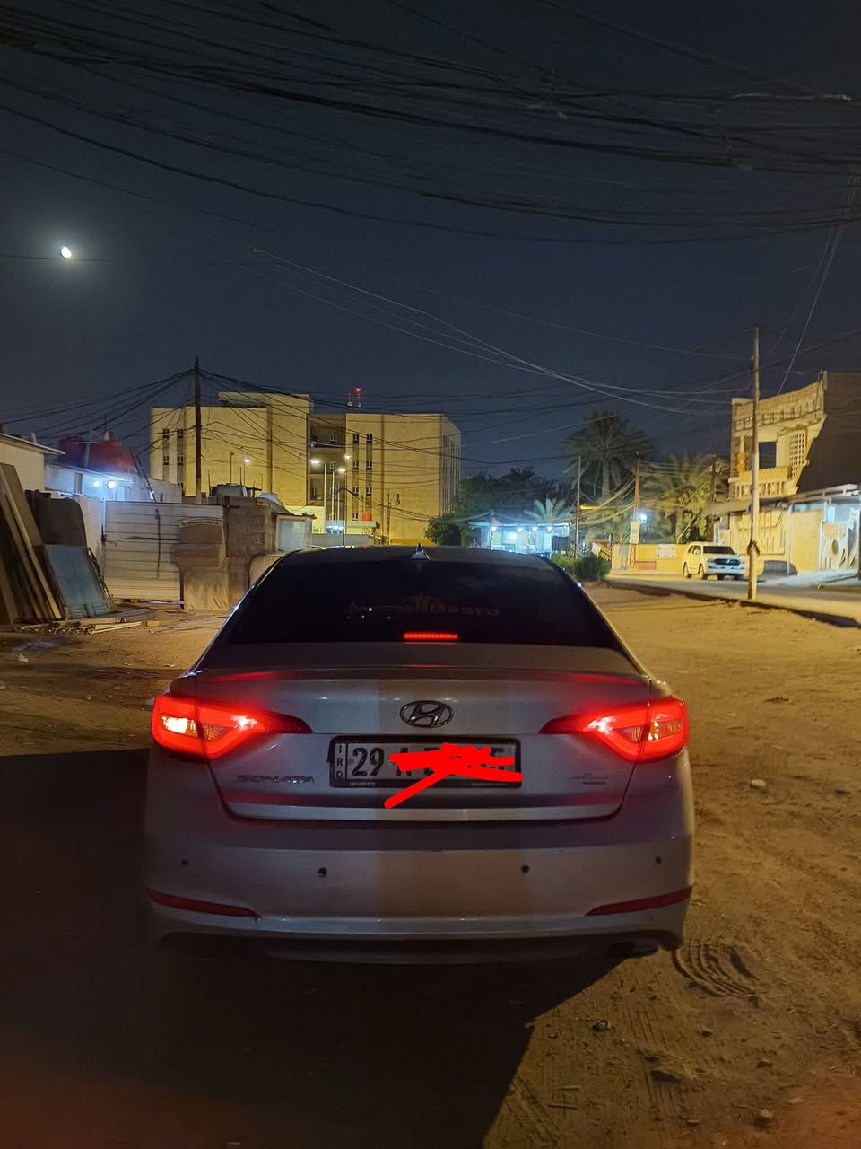 السلام عليكم للبيع سوناتا موديل 2015 وارد امريكي حادثها چاملغ وبنيد وبيها بارد مكفوله من المعجون والصبغ محرك اربع سلندر2400 مفتوح لغرض الصيانه الكير مابي شي مواصفات شاشه بلادي بلوتوث مخارج USP مانع انزلاق وبعد بيها هواي مواصفات سعرها 110 وبيها مجال للشراي مكان البصره جمعيات وترهم مراوس مو شراي لا تكسر بيها الرقم ***********و السياره بسمي مداور ثاني يوم

