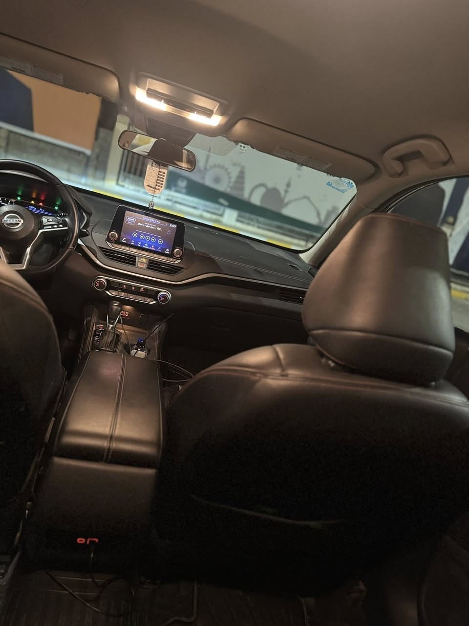 الفئة SR  فول فول 1/1التيما 2021
***********رقم موبايل 
سيارة مرقمة وجاهزة بدون نواقص
رقم بغداد الانكليزي 
مكاني الفلوجة او بغداد 
عداد المسافة71لف كيلو متر وقابل للزيادة
المحرك : 2500
المواصفات فول 
-بصمة و بصمة ابواب
-تشغيل عن بعد 
-اوتو هولد 
-رادار امامي قيادة ذاتية تفاعلي مع شارع تحديد مسار
-رادار خلفي
 -رادار جانبي 
- نقاط عمياء 
-لايت زينون بلادي 
- حساسات خلفي اوتو ستوب 
- كشنات جلد + كهربائي 
-شاشة  (Apple car play +Usp+Aux)
-نظام GPS (بوصله)
-كامرة خلفية
- شفتات ستيرن
- ويل كب
-  سعر153$ وبيها مجال 
 سياره عليها ادامه كامله-  ***********
 حادث بنيد وجاملغ صبخ بدون دواخل  مثل مموضحات بالصور خفيفه كلش
سيارة المحرك والكير  رادار حجر بئة بلادي بلادي كلها بشرط فحص
