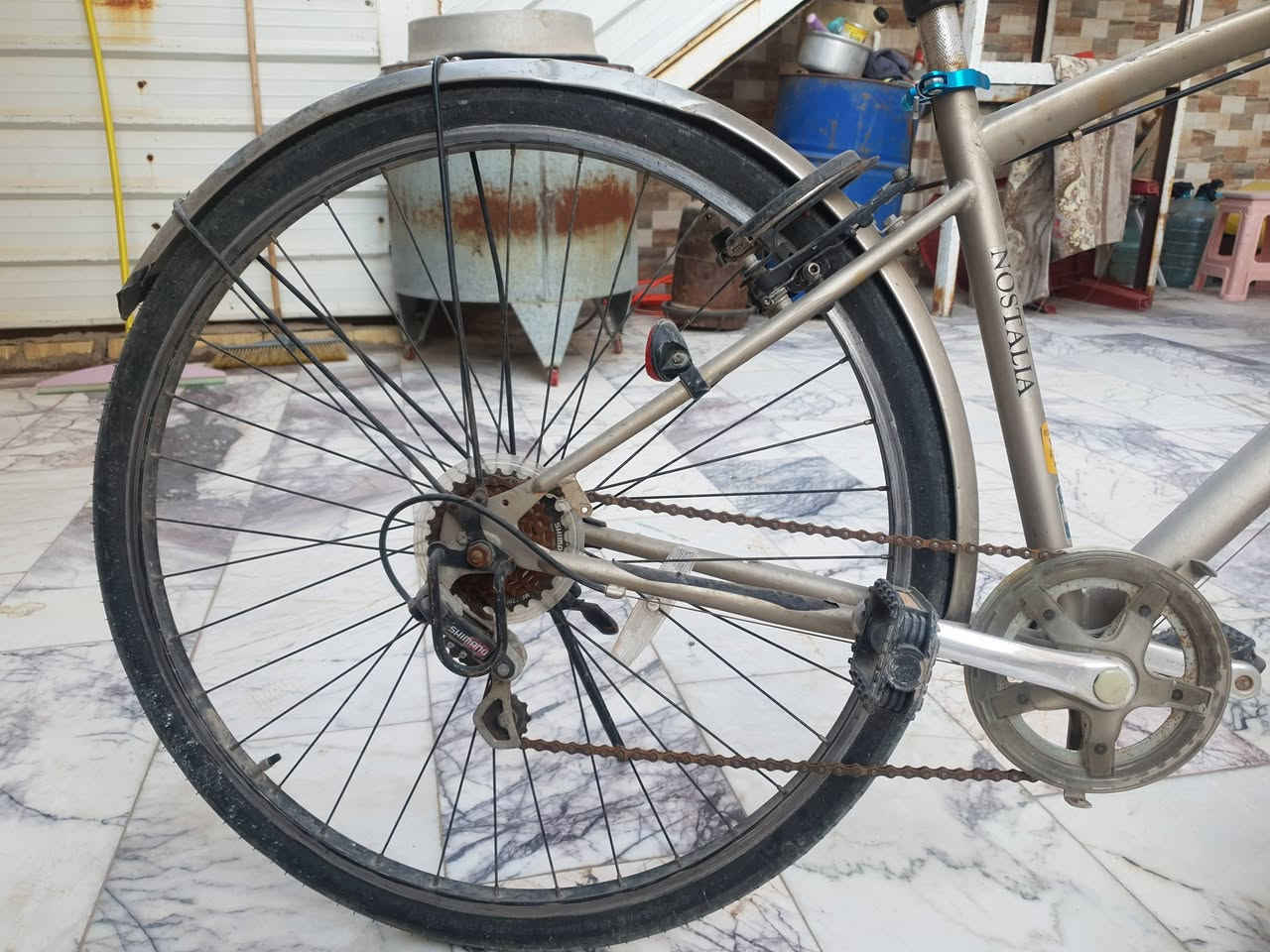 السلام عليكم بايسكل للبيع معدن فافون بريكات شغالة ٧ نمرات السعر ١٠٠ الف العنوان حي المعلمين القديم شارع المصلحة الرقم ***********
