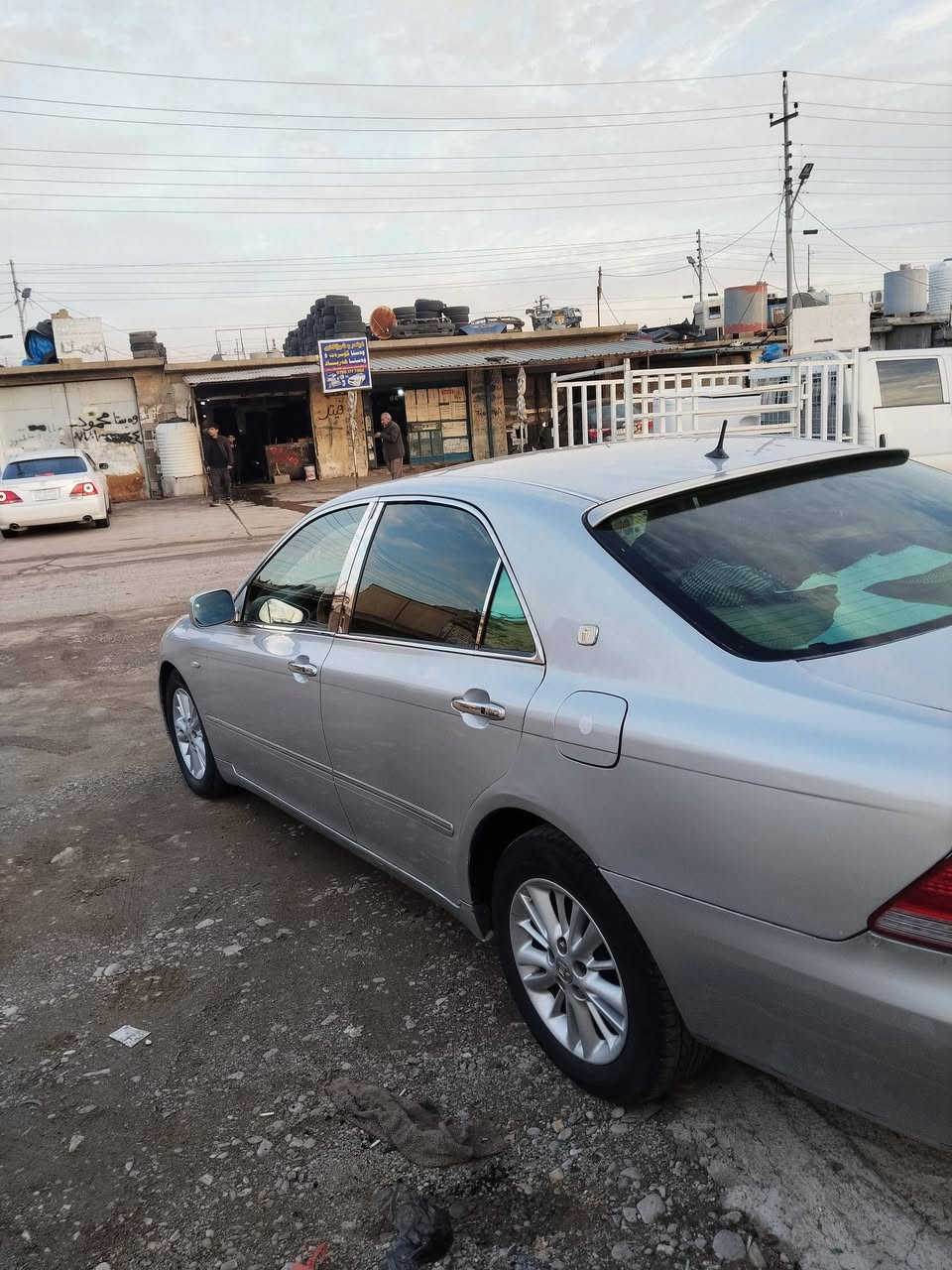 سەرەتا بەناوی خوا
شاهانە بڕاوە مۆدیل ۲۰۰٥ 
شاشەو کامێرە ناوزەرد 
۳ دوگمە پەردە کامل مەسرەف 
تەبردی ساردو گەرمی بەستراوە 
مشت لیکسز بێ دەعموو لێدراوی 
سیعری ٤۳ گەڵاو معامەلەیە کەم 
شوێند سەیدسادق 
***********
***********
