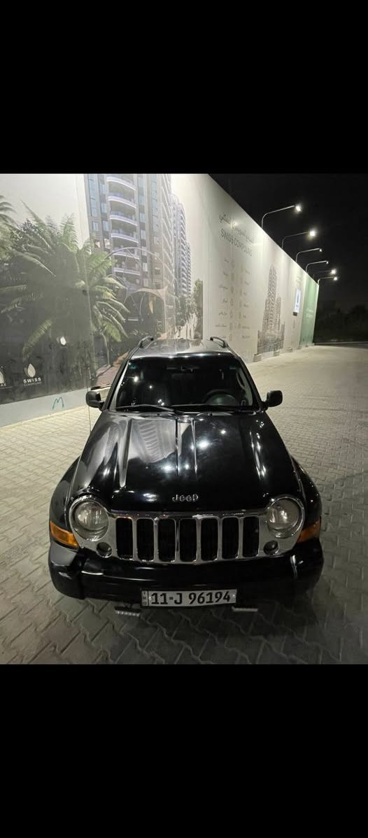 السلام عليكم للبيع جيب ليبرتي موديل 2007سياره جديده وجاهزه مابيهه نقص بيهه صبغ بنيد بسبب الجراد فقط ولباقي كله بلاد بيهه منضومه غاز ادامه كامله مسويلهه تخم تاير جديد سياره كلهه علبلاد رقم بغداد الدولي الجديد بسمي مكان السياره بغداد الحريه او غزاليه رقم الهاتف *********** السعر 77
