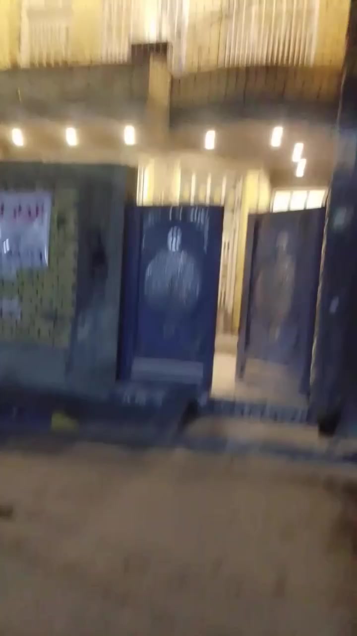 الدار للبيع 
مساحه البيت. 138
بيت كلشي مرتب بناء حديث 
البيت طابو زراعي سند 25
المنطقه البلديات الصحفين حي الامير قرب مدرسه زين القوس 
االسعر 180
الاستفسار انتصل علي هاذه الرقم ‏‪0771 435 8549‬‏
