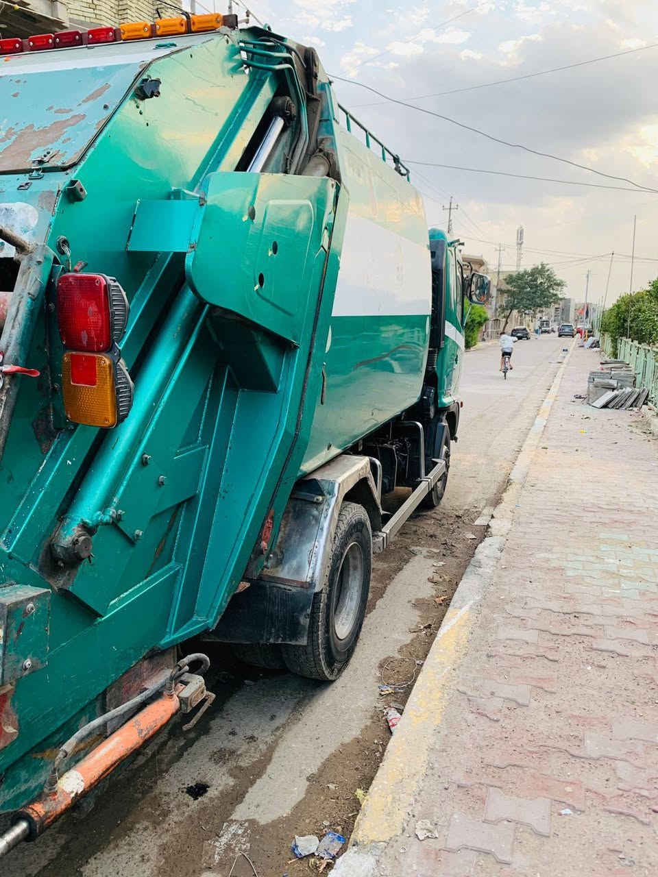 سلام عليكم 
هينو شيطان  موديل 2000 منزله مكينه 80 فول عادي سعر 170 وبيها مجال 
رقم ***********
