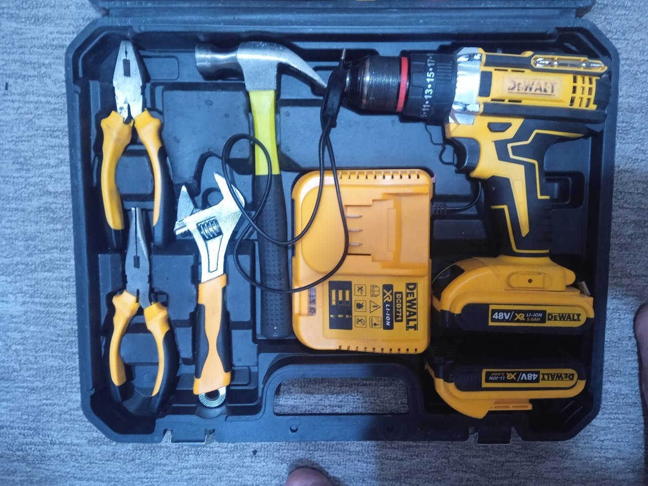 السلام عليكم درين لبيع استعمال شي قليل ويا ٤٠ قطعه حفر الكتابه السعر ٥٠ وبي مجال قليل بابل ابو غرق
***********
