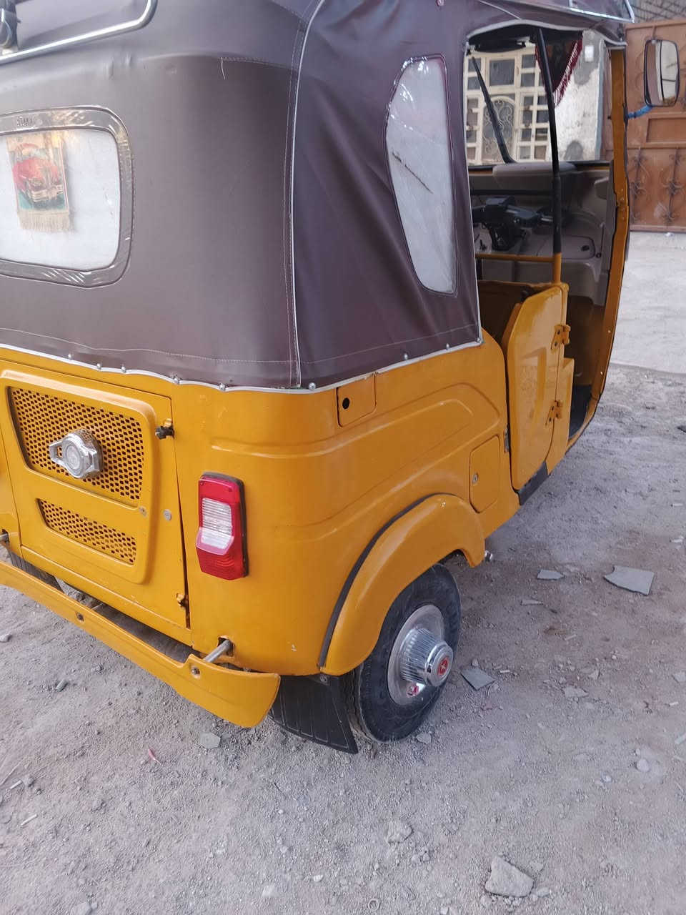 تكتك للبيع موديل 21 رقم و سنويه كامله
بيها ضربه بكلايت بس تكتك مصبوغه صبغ عام سعر 7100 وبيها مجال لهاتف ***********
