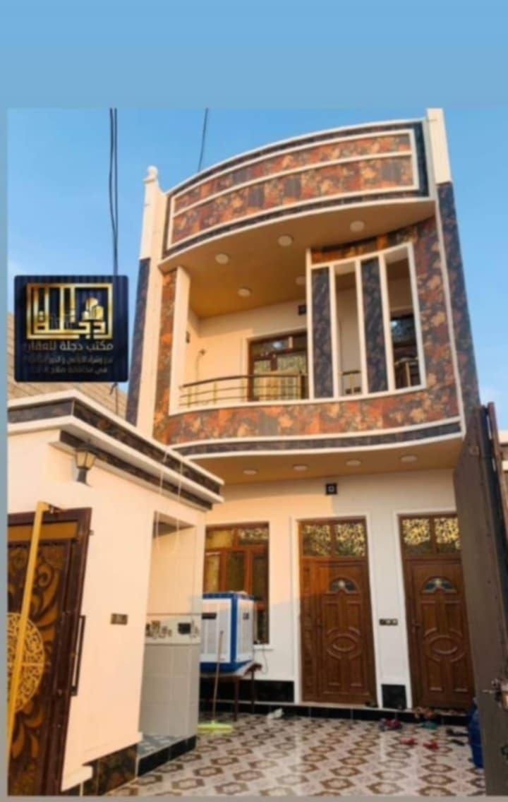 السلام عليكم بيت للبيع المساحه 150 متر الوجه 5 النزال 30 البيت طابقين 3غرف 3صحيات مقابل أسواق الجامعه لتواصل *********** البيت بأسمي التحويل مباشر
