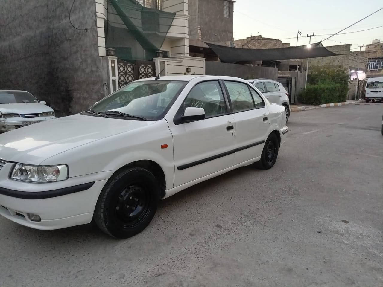 السلام عليكم شباب للبيع سمند خصوصي موديل ٢٠١٣ كرستال اصل رقم بغداد انكليزي باسمي سياره نضيفه جدا بدون حادث وبدون تبديل وبدون صبغ فقط هلال جاملغ أمامي الأيمن والباقي بلادي مكينه وكير جديد تخم تاير جديد صدر أمامي خلفي جديد تبريد شغال بدون نقوصات السعر المطلوب ٦٠  وبي مجال الرقم *********** المكان بغداد
