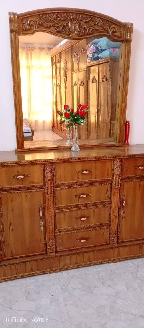 السلام عليكم
غرفه نوم للبيع حطاطه نضيفه بيها ضرر شي قليل 
كنتور 6بوب ملحق كبير غرفه ضخمة ومرتبه رقم الهاتف 

***********
السعر مليون وربع بيها مجال قليل
