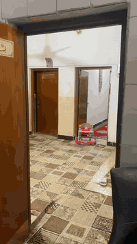 السلام عليكم
دار للبيع 
الموقع:المربع الذهبي بالقرب من رضا حسون 
المساحة: ٢٠٠ متر بناء ٢٠٠٨ 
الخريطة: غرفة نوم ومطبخ وصالة واستقبال وهول وصحيات داخلية وخارجية وحديقة
الطابق الثاني غرفتين وصحيات 
السعر : ٢٥٠ مليون وبي مجال 
للاستفسار التواصل على الخاص او على الرقم *********** واتساب 
ومن الله التوفيق
