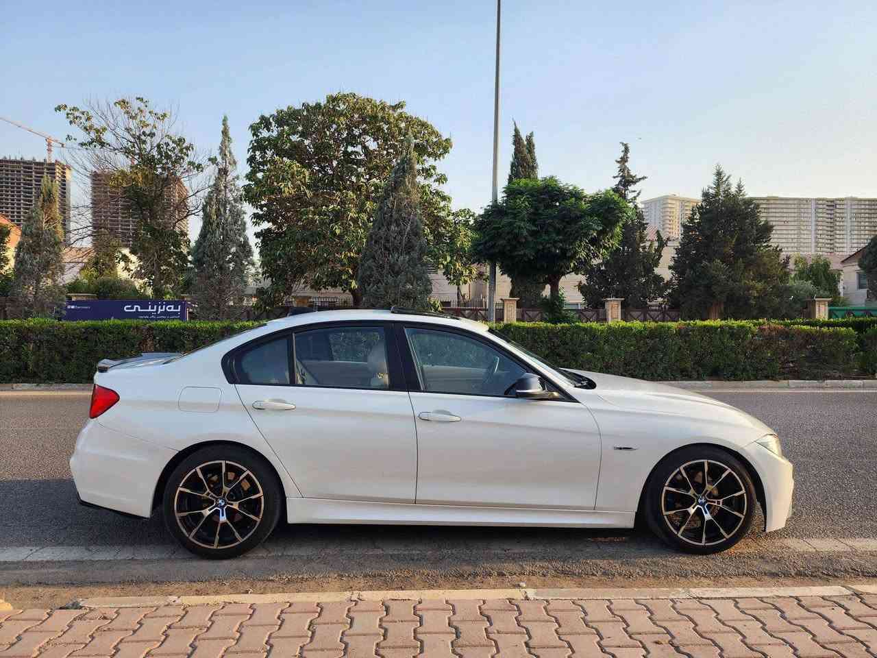 بیئێم ٣٢٨ مۆدیل ٢٠١٣ فول مواسەفات سەیارەکە ماڵی دۆستە ٤پارچەو نیو بۆیاخە بێناوگرتن کامل سێرڤس کراوە ڕۆنی تازە هایدرۆلیکی تازە بانسی تازە سەیارەکە بێکێشەیە سەنەویو ژینگەو ڕێگاو بان تا ٢٠٢٩ تازەیە 
 بۆزانیاری زیاتر *********** بشدار, السليمانية
