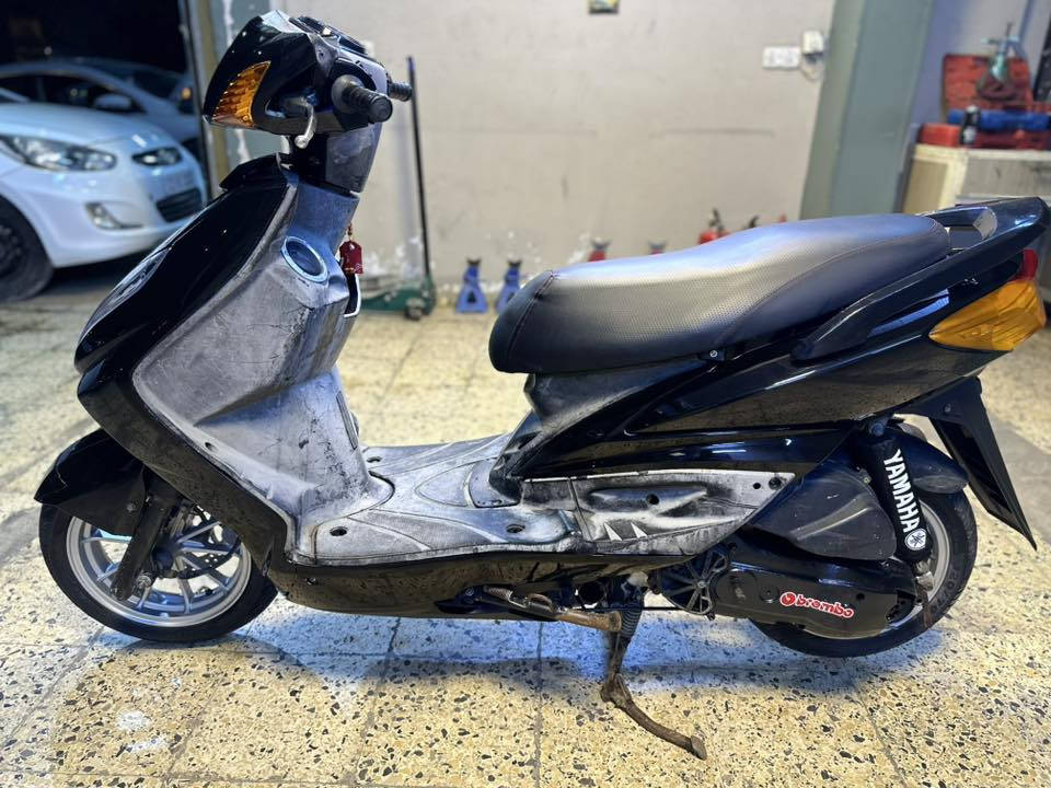 سلام عليكم فحل كابريتر للبيع دراجه نظيفه كلش مكينتها بلاديه ما مفتوحه نكره بكل وكت بيها وياله وفج وفلنجه وبكلايت 
سعرها 1100 مليون وميه مكاني البياع الاتصال ***********
