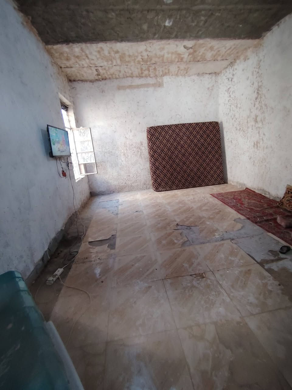 سلام عليكم بيت للبيع مساحه ٢٢٥م  مكانه شارع كربله عمود ١٢٥ طريق ياعلي يبعد عن شارع كربلاء ٨٠٠ متر تبليط للباب  مشمول بقرار ٣٢٠  طابو  ٣٥ سعر ٢٠ وبي مجال ***********

