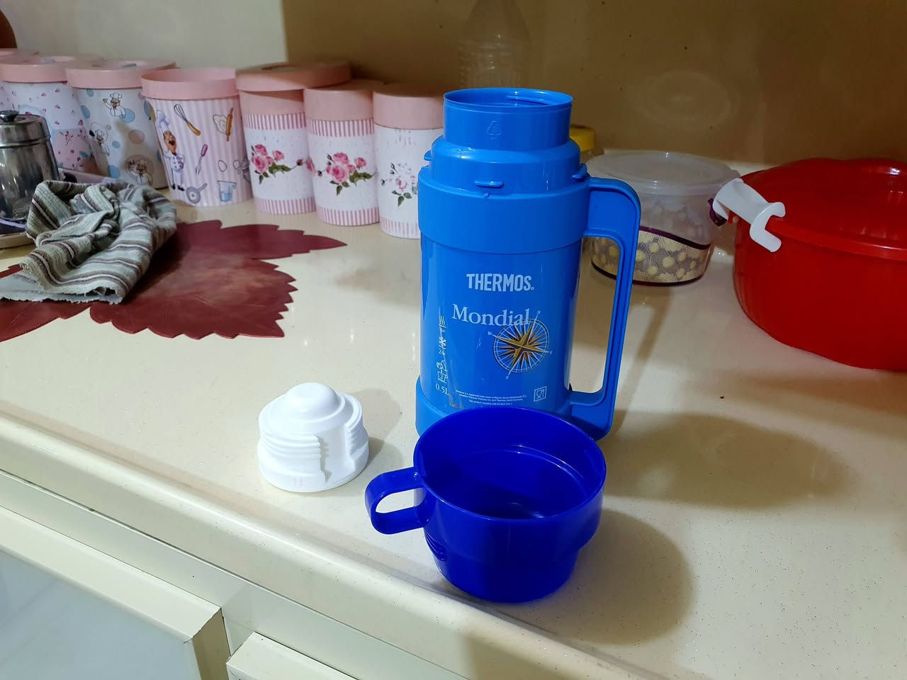 هذا الترمز سعته نصف لتر. مصنوع للموظفات 
تخلي بيه الشاي وتخليه بالجنطة للدوام والكوب مالته منه وبيه .
وكذلك للمنتسبين للدوام 
صنعه انكليزي . وغير مستعمل


**إذا كنت صاحب هذا الإعلان وتريد حذفه لأي سبب، رجاءا أرسل رسالة إلى الدعم الفني**