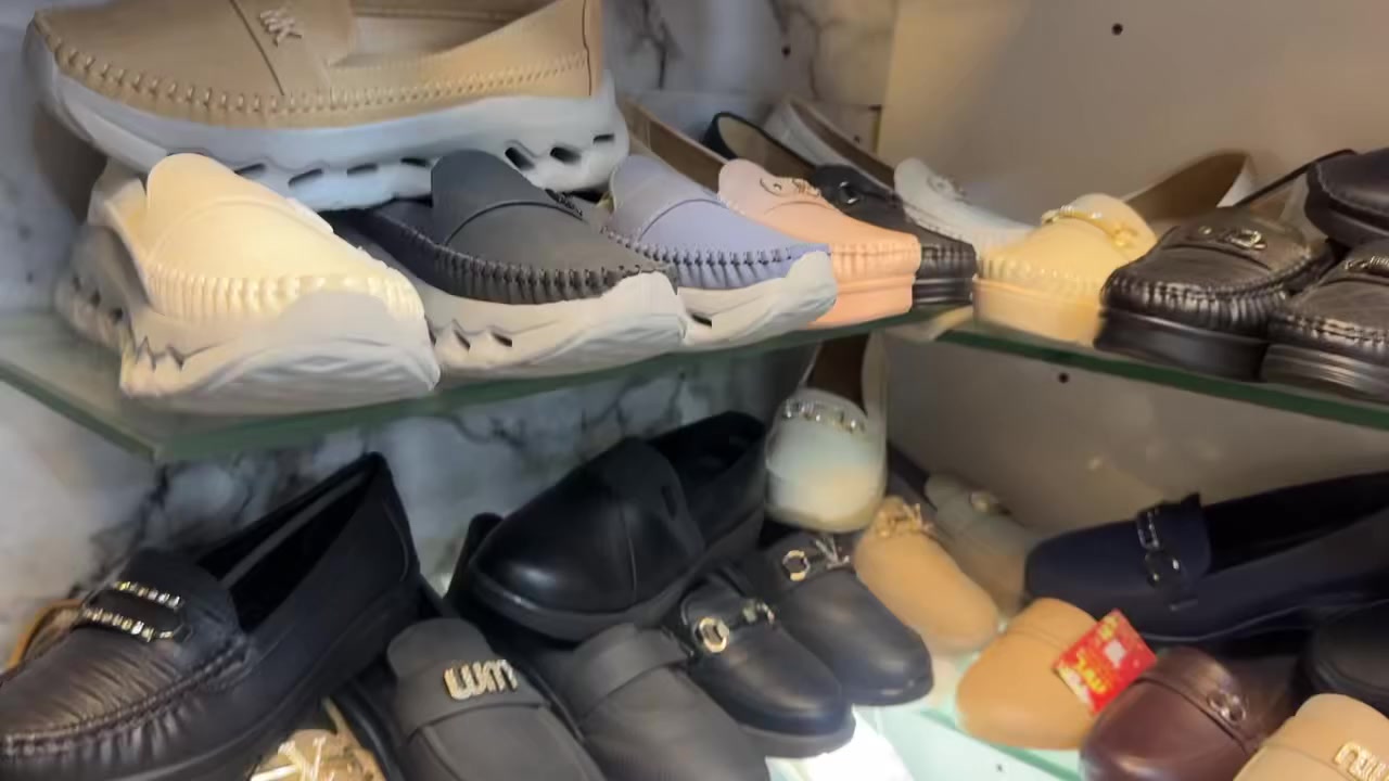 الاناقه تبدّا من خطوتك 💓كوالتي عالي
✅مديلات عصريه تناسب كل إطلاله
✅راحه ➕اناقه 🟰كمال إطلاله 
✅متوفر كل الاوان كوالتي عالي 
للحجزوالطلب راسلونا على الأرقام التأليه
***********؟***********
لديناتوصيل إلى كافة المحافظات. العراقيه
