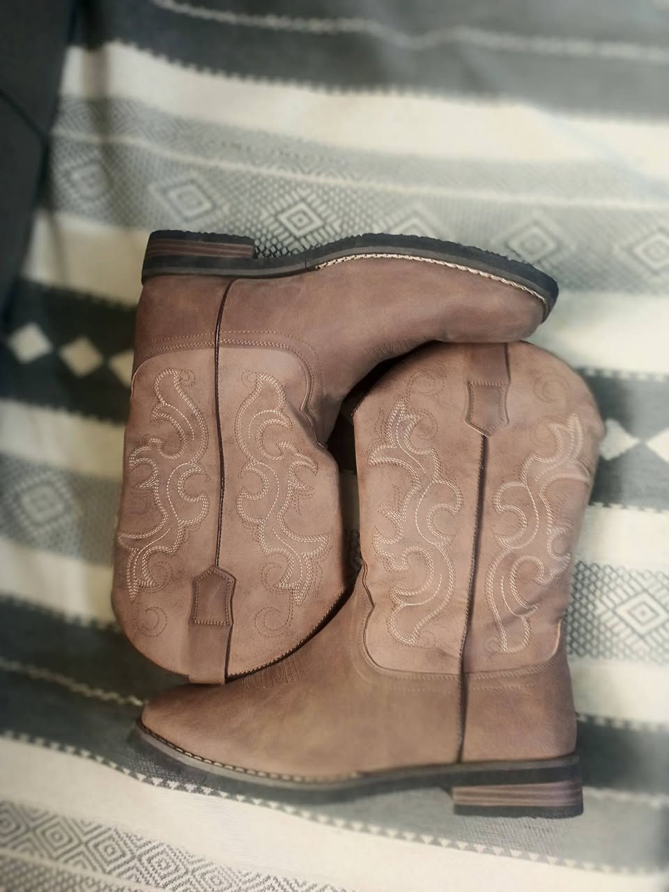 بوت أو حذاء نسائي وشبابي قياس 41 السعر 20الف اول تم


**إذا كنت صاحب هذا الإعلان وتريد حذفه لأي سبب، رجاءا أرسل رسالة إلى الدعم الفني**