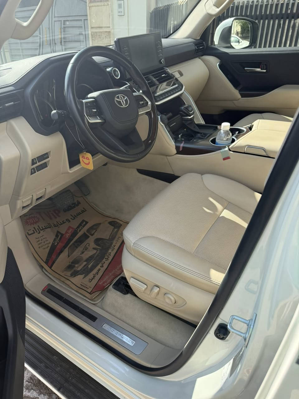 لاندكروز بريم لمتد 4كامرات اصل 2024بحاله الوكاله ماشيه7000kmسعر السياره66800$مكان السياره زيونه الاتصال***********
