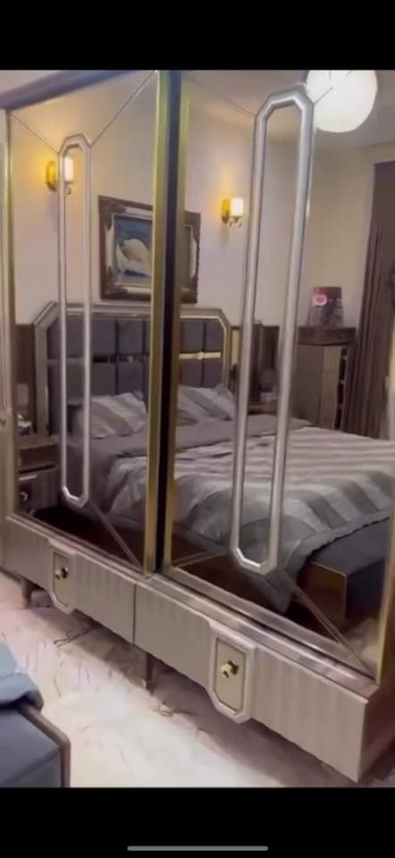 غرفة نوم للبيع فخمة جدا السعر مليونين ونص وبية مجال لليشتري غرفة تتكون من ١١ قطعة غرفة ثكيلة كلش وتكمة تتكون من سرير  وميزين يم السرير وكنتور سلايد ابو اربع بيبان وكنتور ابو بابين وكنتو ثاني ابو بابين وميز تواليت جبير وجرارات  وشازلونة يم السرير  وشازلونة صغيرة مال ميز تواليت ولغرفة كلش راقية وفخمة واخذتة قبل سنة ب اربع ملاين ابيعة مليونين وربع قفل الشراي يتصل ع هذا  الرقم او يستفسر واتساب 
***********
