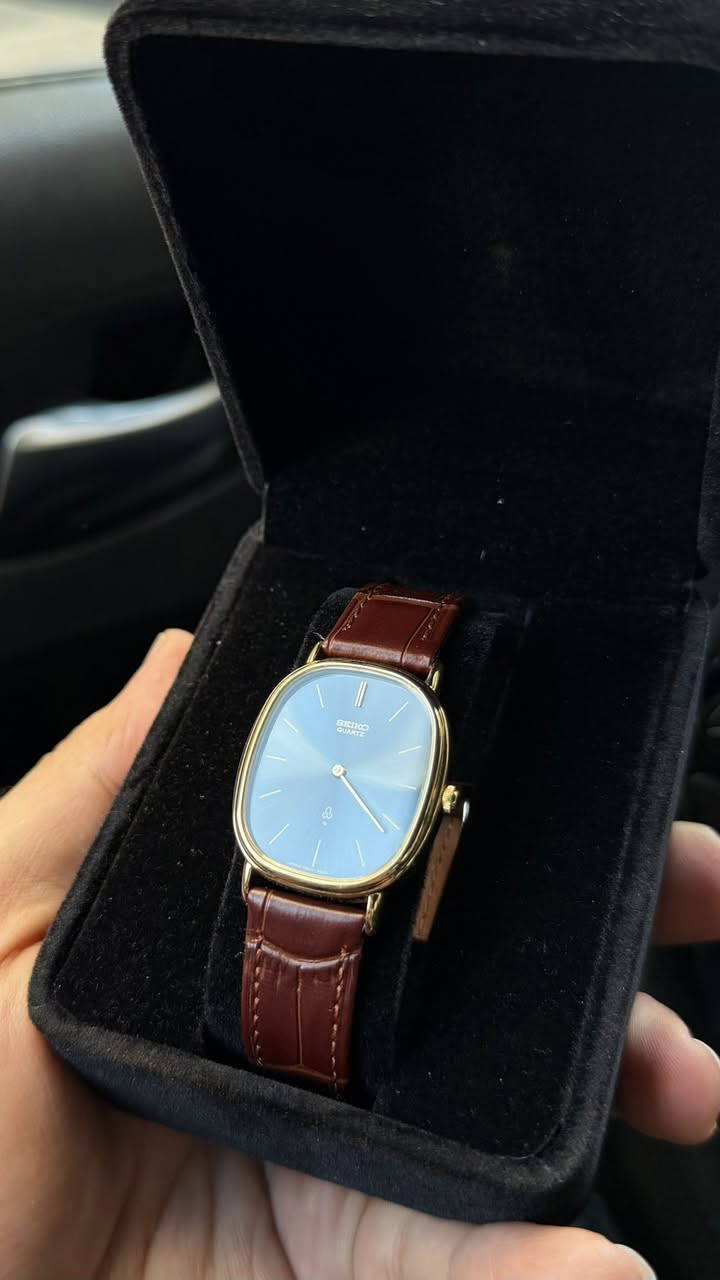 نوادر السيكو شكل الباتك
Made in Japan 🇯🇵
انتاج 1979
طلاء ذهب 14K
5 احجار
قطر كلاسك 31/30
نظام الميلين
مينا زرقاء عاكسة للضوء 
نضافة لوك شمع 100‎%‎ مخزنة
السعر 125 الف


**إذا كنت صاحب هذا الإعلان وتريد حذفه لأي سبب، رجاءا أرسل رسالة إلى الدعم الفني**