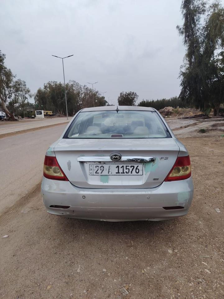 سلام عليكم  للبيع بي واي دي F3موديل 13 رقم واسط رقم دولي جديد هزه جديده سنويه لل2030 تحويل ثاني يوم سنويه بسمي السياره جاهزه كير مكينه لانسر بلاديه خير من الله صدر امامي خلفي درايم شفتات جديد كهربائيات شغاله بيهه نواقص الجام الخلفي ميشتغلن فتحه السلايت شغاله شاشه باتري جديد زوج تايرات خلفيه جدد الاماميه نص عمر بيهه دوشمه ارضيه جديده داخلهه جديد بيهه طخه الجاملغ الخلفي فقط السياره يحتاجلهه صبغ تدفئه شغاله والتبريد كمبريسر فقط تريد ينزل من سعرهه تريد اني اصلحهه مستعجل ع بيعتهه سعرهه 45 قفل قفل 
هـ *********** مكاني بابل سكندريه
