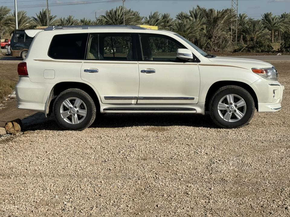 لاندكروز 2015خليجي فطيم سياره مكفوله من صبغ فقط شخوط مع بارد موضح بالسونار ماشيه 113الف حقيقي سياره قبل شهر سويتله ادامه يم شركه ساز فواتير صيانه موجوده تخم تاير 2025 الأصلي رقم بغداد دولي اخوان سياره كلش نضيفه مال جناي مكان سياره الحله *********** محرك وكير وحداديه مكفولات من الفتح السياره ناعمه بالشارع اخوان السعر 40000$ وبيه مجال  ماتصرف عليها دينار
