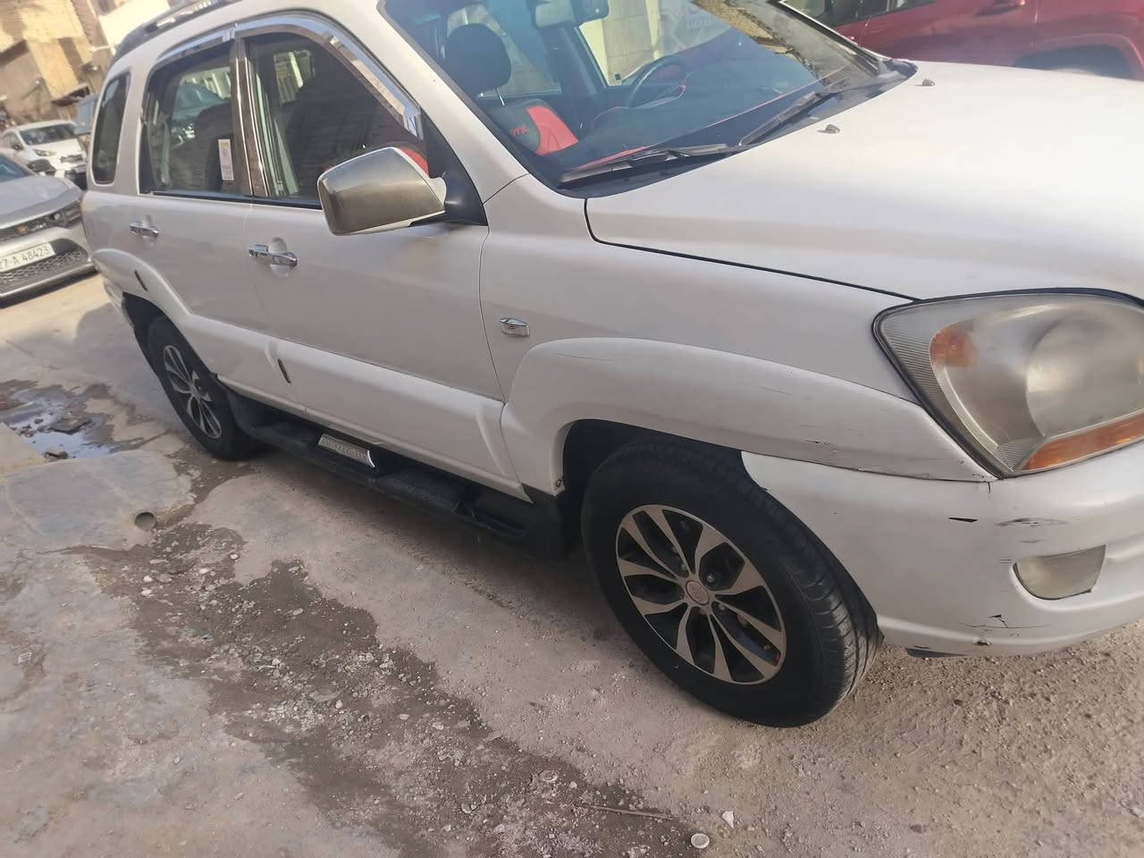 سلام عليكم كيه سبورتج مديل 2007سياره حلوه بعنه الكلمه غرفه جديده صدر جديد تبريد ثلج مكينه لا تبخير ولا تنقيص رقم نكليزي تايرات جديده شاشه جديده  مري شفط مابيها حادث فقط البنيد صبغ وربع صابع جنطه صبغ وصور سونار مرفقه بل منشور سعر 97وبيها مجال مكان بغداد شعله ***********
