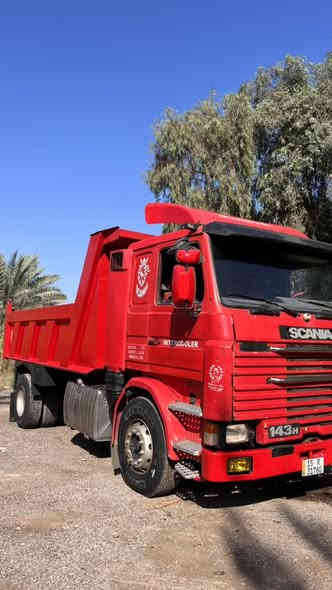 السلام عليكم  للبيع 
اسكانيا 143 موديل 93 رقم انكليزي بسمي سنويه الى 2030 
قماره جديده بدون صبغ  بدي تفصال جديد ونج  بالصدر  دوشمه جديده كهربائيات كلها شغاله  سياره جديده وجاهزه للعمل   السعر  175 وبيها مجال 
العنوان بابل / القاسم 
***********
