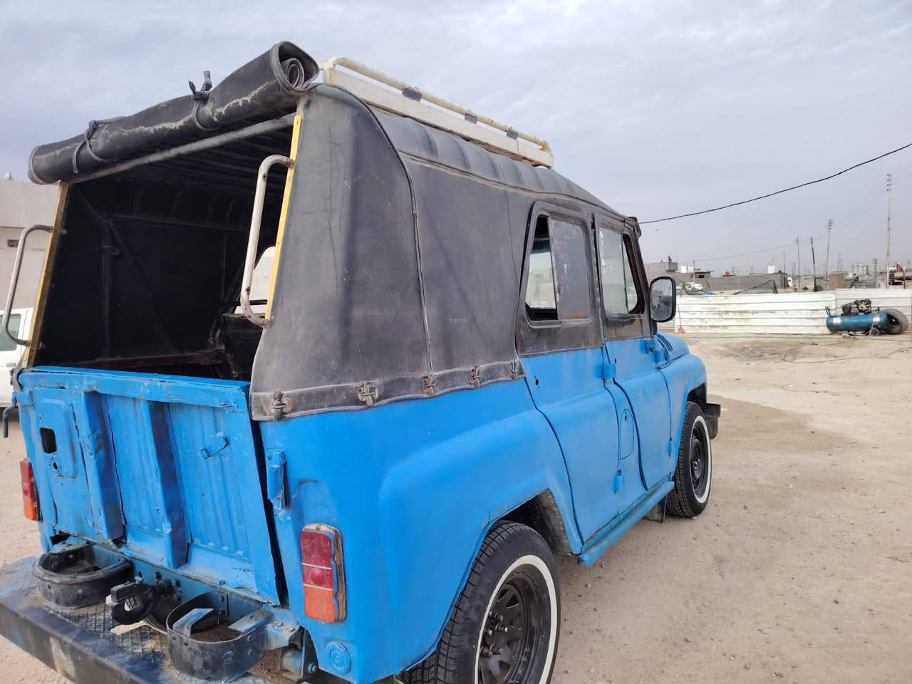 سلام عليكم واز البيع موديل 88 سياره جديده مكينه وكير جدد مكينه فيفيتي كير توه شاده بدي جديد المكان البصره الزبير الرقم ***********
