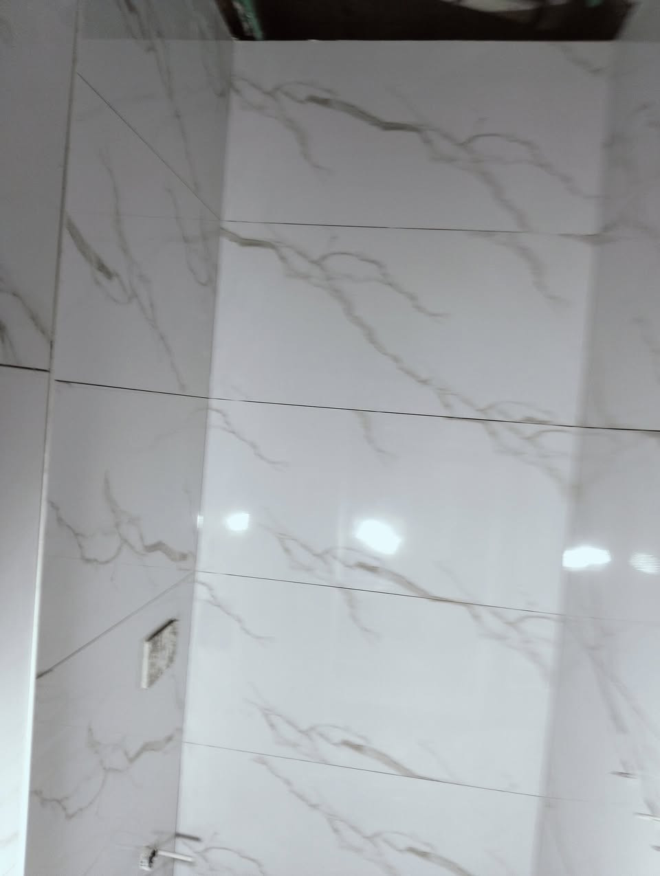 خلفه سراميك جدران ارضيات بيات مقيم بغداد ***********
