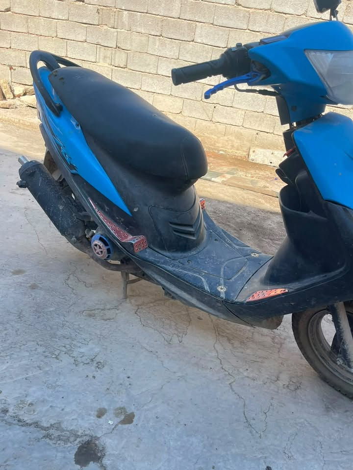 السلام عليكم
ماكس عدله 
بوشه 49 شلعه ومعدل 
مابيها نقص سعر 450 بيها مجال 
***********
