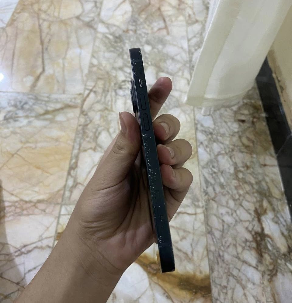 ايفون 13 عادي ذاكره 128 بطاريه 88 مكفول مامبدل بي شي نضافه 98 وعندي صور الفحص ، امريكي فقط البطاريه منفوخه يرادلها تبديل ولنقط الموجوده بالحواف مال تلفون مثل ما موضح سعر 350 مكان نجف لتواصل ***********
