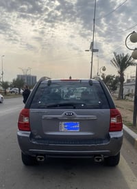 كيا سبورتج خليجي ٢٠٠٩ مكينة ٢٠٠٠ رقم بغداد بأسمي ...سيارة مكفولة من ال...