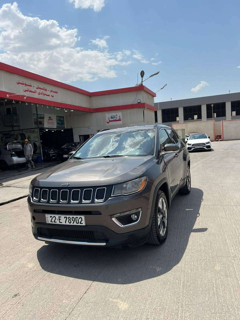 السلام عليكم
للبيع جيب كومباس 2020 نفطی

الضرر  بنيد بس 

الرقم: اربیل

المحرك :2400 ( اربعه سلندر)

الموديل:2020
 
العداد: 80الف كيلو 

•غرفه السياره: كشنات السياره اسود اصل

•السياره بصمه 
•كامره خلفيه 
•تبريد قطعين امامي وخلفي
•شاشه السياره كبيره
•سايد بريك اوتو ودكمه
•تحكم ستيرن جهتين 
•مثبت سرعه كروس
•نضام ABS

السعر المطلوب  125 ورقه مع مجال بسيط ترهم مراوس

الاتصال على:***********
***********
مكان السياره اربیل
