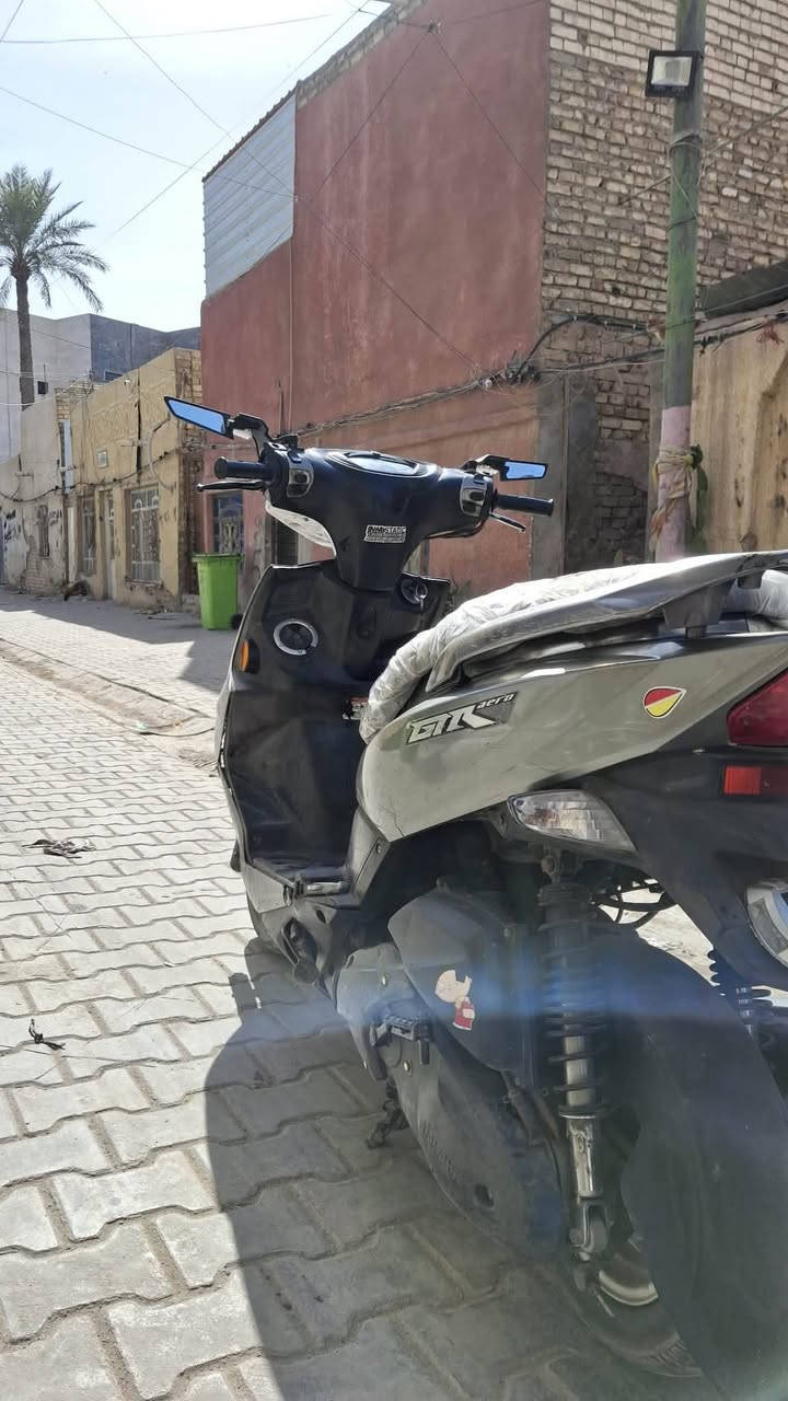 سلام عليكم دراجة GTR نضيفة كفرات مختمة كهربائيات كلها شغاله قفل جنطة استيرن العداد عادي مو الاكتروني مكاني بغداد السعر 700 وبيها مجال للطيبين... رقمي ***********
