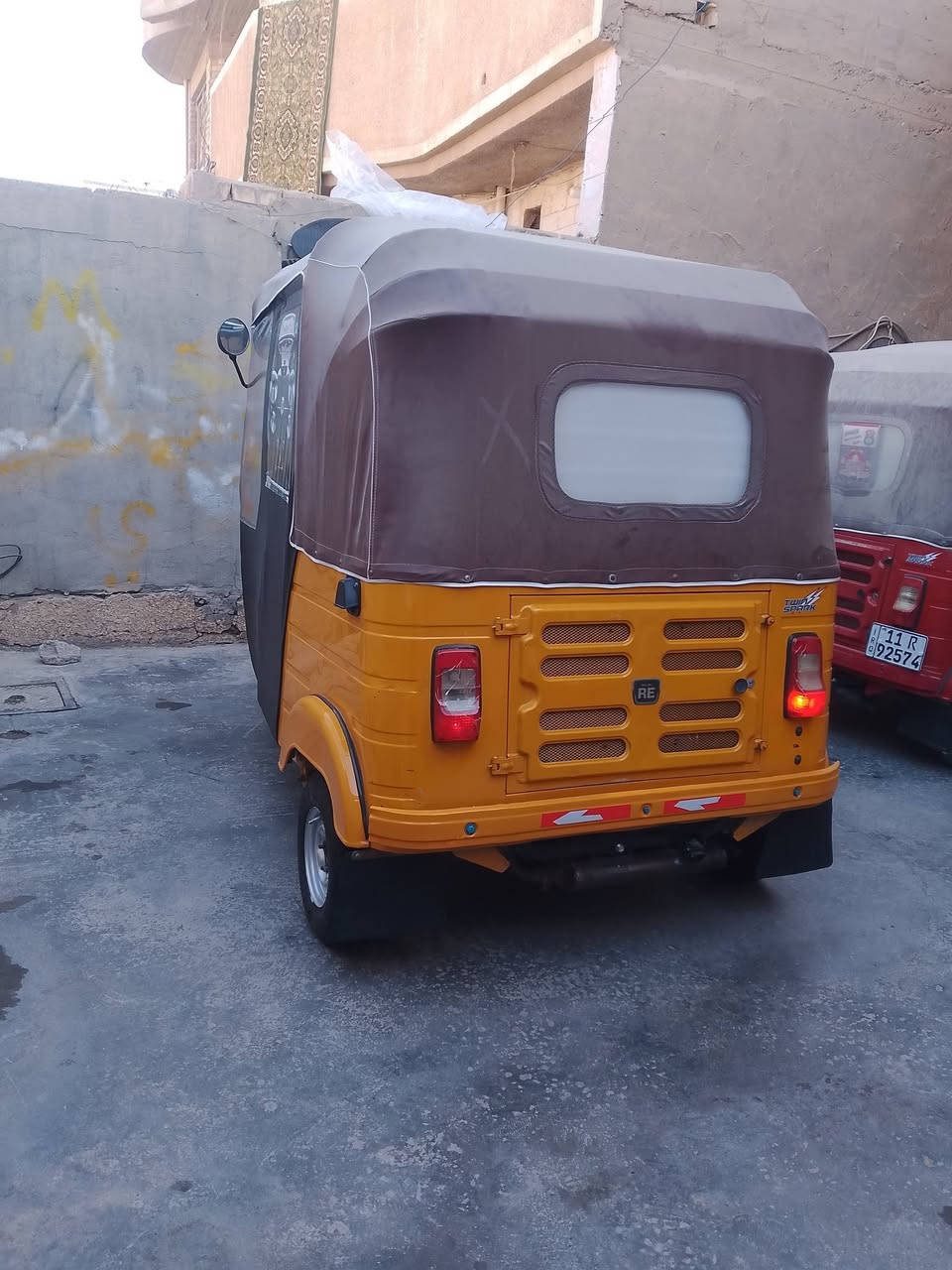 سلام عليكم ٢٠ رقم سنويه التكتك خير من الله   لسعر ٧و١٠٠ وبيهه مجال فقط للدوس مكان زعفرانيه رقمي***********
