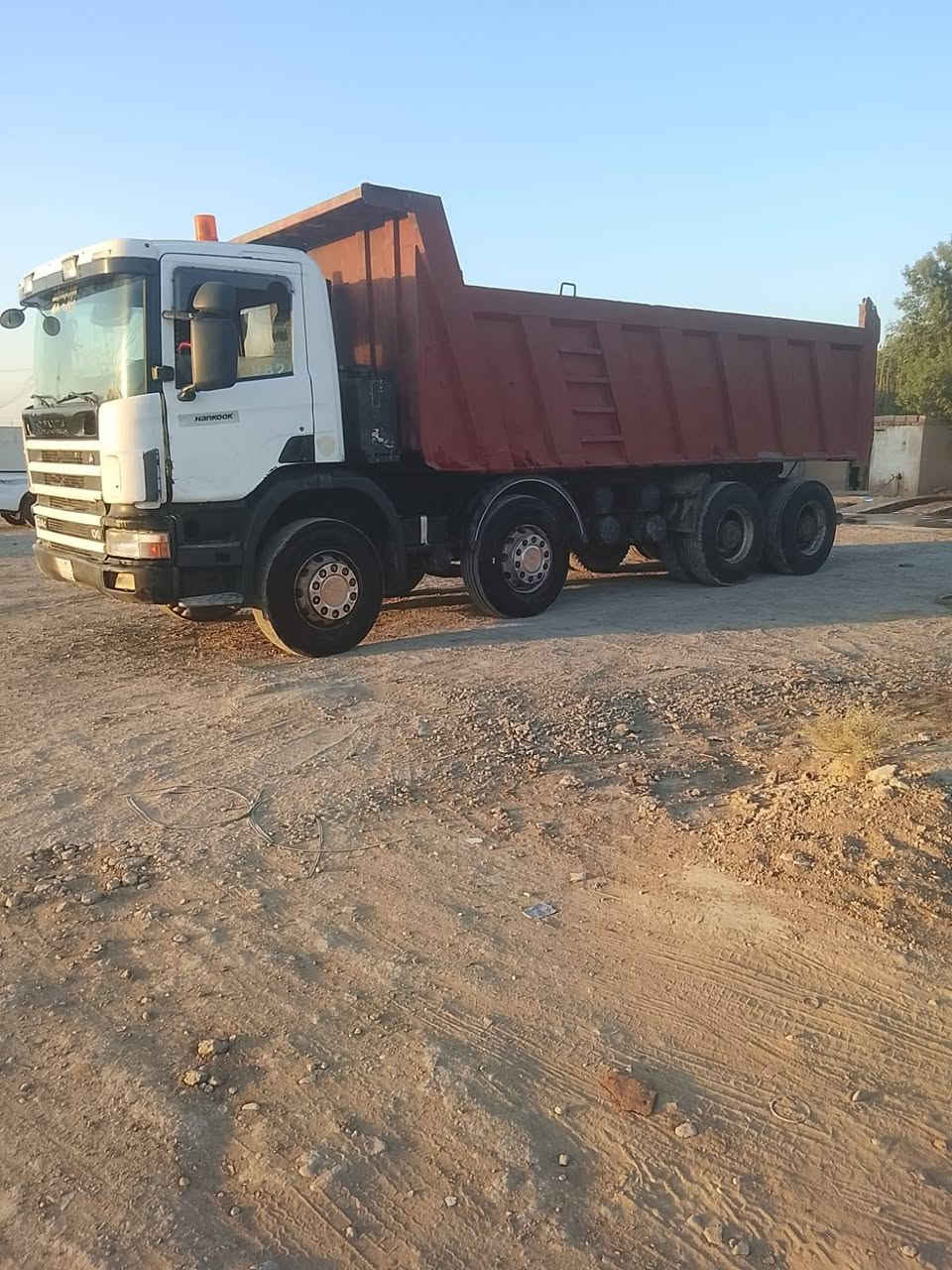 سلام عليكم سيارة البيع سكانيه عكرب بومه موديل 99مجموعه خفيفة سيارة جاهزه العمل بس بيه فطر بشاصي رقم الجوال ***********
