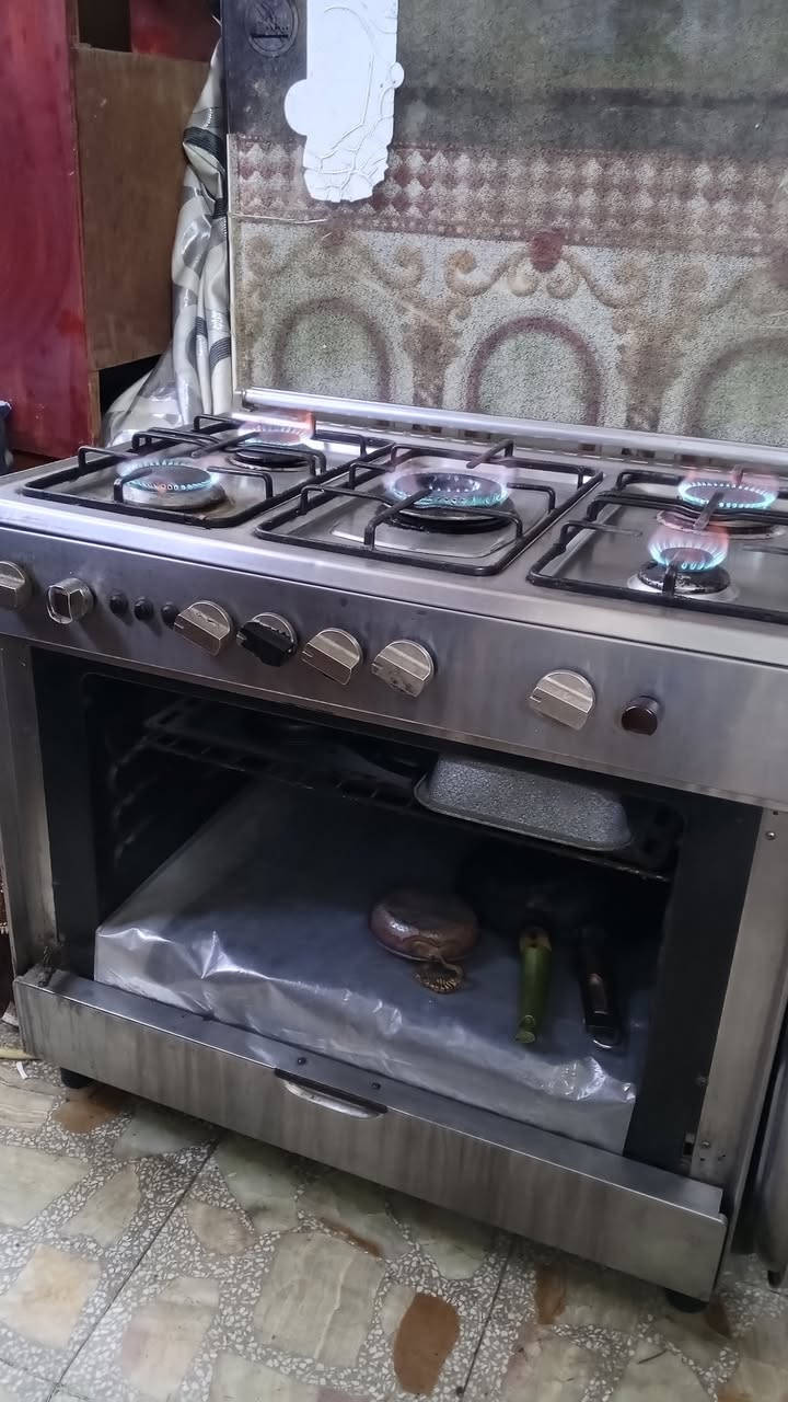 السلام عليكم
ثلاجه كبيره نظيفه سعر 100 بيها مجال 
ميز تواليت صاج نظيف سعر 75 بي مجال 
ثلاجه صغيره سعر 75 بيها مجال 
كنتور بابين نظيف سعر 125 بي مجال 
طباخ نظيف نقص باب مال الفرن سعر 100 بي مجال 
مكان بغداد المشتل ***********
