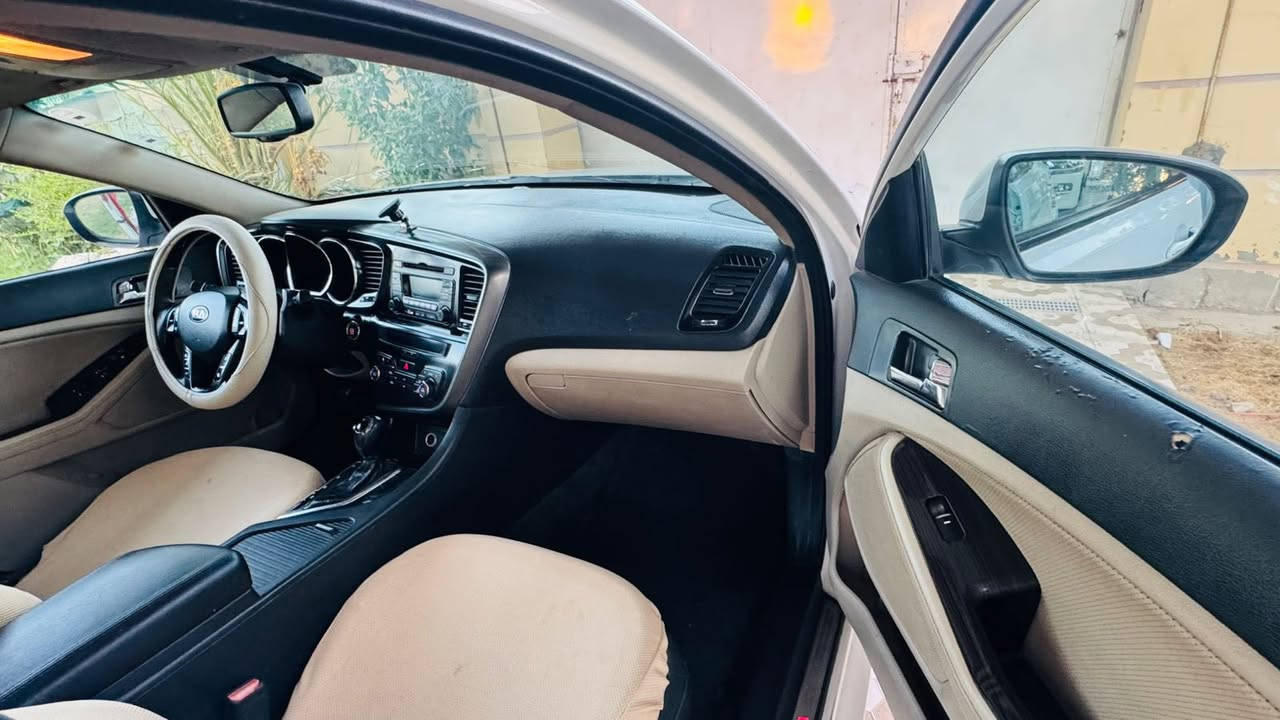 السلام عليكم
*اوبتما 2014 خليجي  
*كفاله عامه ماعدا الجاملغ الخلفي عكس السايق ضرر السياره والباقي باردات 
*محرك ٢٤٠٠ دوش مكفول 
*الكير مكفول 
* حداديه جديده 
* تخم تايرات جديد 
* باتري جديد 
* المواصفات: بصمه تشغيل .مرايات شفط. لد امامي وخلفي .حساس خلفي . كامره خلفيه .دبل كزوز . تبريد قطعتين . اشاره بالمري .
السعر : 142 وبي مجال 
الموقع : واسط نعمانيه 
للاستفسار : ***********
