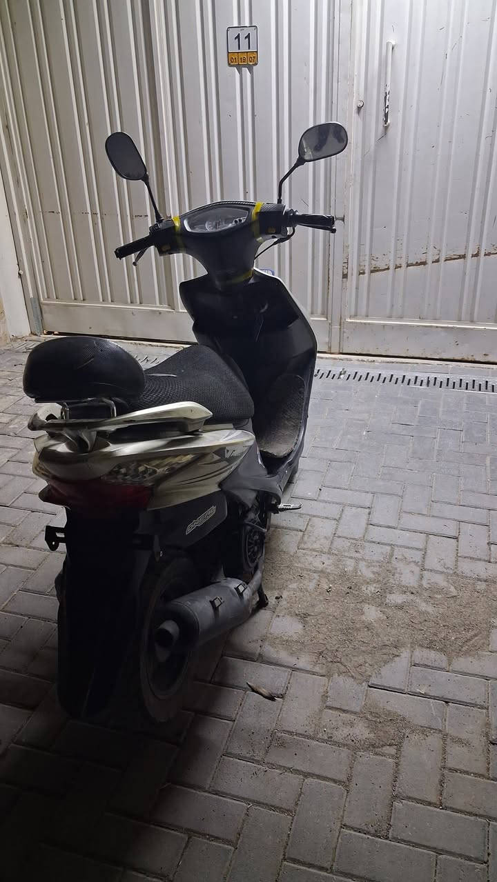 السلام عليكم 
Vino 150cc
دراجه كلش نضيفه بدون اي نقص 
مكينه ناعمه مافيها اي مشكله مكينه كلش نضيفه 
باتري جديد 
قايش جديد 
كفرات  مافيها اي كسر نضيفه كلش 
تايرات جداد 
ابريك خلفي امامي جداد
كهربائيات على وضع الشركه 
الشراي يتصل ويدلل 
***********
