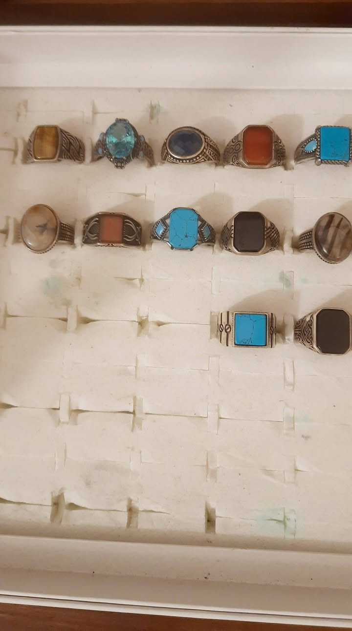 20 خاتم فضه 925 شرط مشروط فضه شلعه وحده ع 20 الف قطعه يصير حسابهن 400 الف ملاحظه غير ملبوس


**إذا كنت صاحب هذا الإعلان وتريد حذفه لأي سبب، رجاءا أرسل رسالة إلى الدعم الفني**