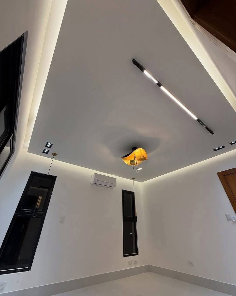 فخامة بيتك تبدأ من السقف! ✨
​هل تحلم بمنزل عصري بلمسات فنية تخطف الأنظار؟
نقدم لك أحدث تصميمات الجبس بورد لعام 2026 بتنفيذ دقيق وتشطيب عالي الجودة.
​🛠 خدماتنا تشمل:
✅ أسقف معلقة (Flat & Levels) بأحدث الموديلات.
✅ مكتبات شاشات (TV Units) بتصاميم مودرن.
✅ ديكورات الحوائط والممرات والفواصل.
✅ تركيب بيت النور والبروفايل لايت (Profile LED) باحترافية.
✅ معالجة الرطوبة والعيوب باستخدام أفضل الخامات (كناوف/تركي/إلخ..).
​💎 لماذا تختارنا؟
​سرعة في التنفيذ والتزام بالمواعيد.
​أسعار تنافسية تناسب ميزانيتك.
​فريق عمل متخصص وتشطيب "على المفتاح".
​📞 للحجز والاستفسار:
[***********]
📍 موقعنا: [بغداد/العامرية]
📩 أو راسلنا على رسائل الصفحة لمشاهدة الكتالوج!#جبس #جبس_بورد #ديكورات_داخلية #جبسمبورد_مودرن #تشطيبات #العامريه
