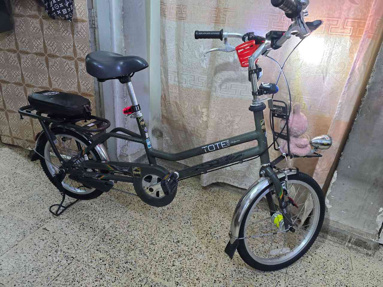 السلام عليكم بايسكل ياباني اصلي كلش جديد ابو الشه الطويلة استخدام قليل رقمي للتواصل ***********
