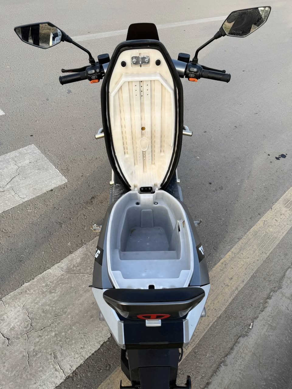 تالج 2026 سبورت T73 صاروخ فول مواصفات 6 بطاريات مسطرة مستخدمة 10 ايام بس انطخ الكڤر وصار بي كم فطر واتصلح ماشية 111 كيلو بعدهة زيرو سعرهة 675قفل بلاش ماكو هيج سعر مكاني ابو غريب الزيتون مجمع البدور السكني *********** واتساب
