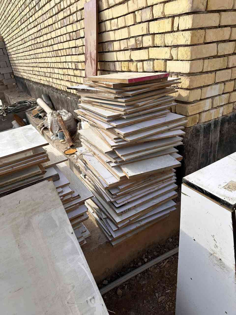 ترايش 100 قطعه
طولهن مترين ونص واكو تلاثه متر
وتغليف جدران ام دي اف لون ابيض

مختلف الاحجام طولهن 280
مع ترايش وزوايه ومربعات اكو ثقيل واكو خفيف
نظيفات مال مول تقريبا ب75 قطعه
والمربعات 75 قطعه

الشراي يراسلني
***********
