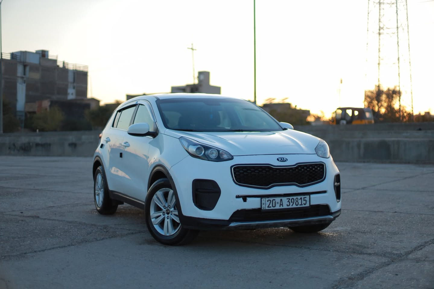 بسم الله للبيع كيا سبورتج موديل 2019 امريكي ضررهة بسيط جداً ماكو امريكي يجي هيج ضرر خفيف السونار موجود بالمنشور السيارة بعدهة على وضع الشركة قطعتين تبريد مكينة 2400 كفالة عامة ومعروفة مواصفات السبورتج الراقية السعر 165 وبيهة مجال بسيط الشراي يتصل *********** ما ارد على الخاص فقط اتصال
